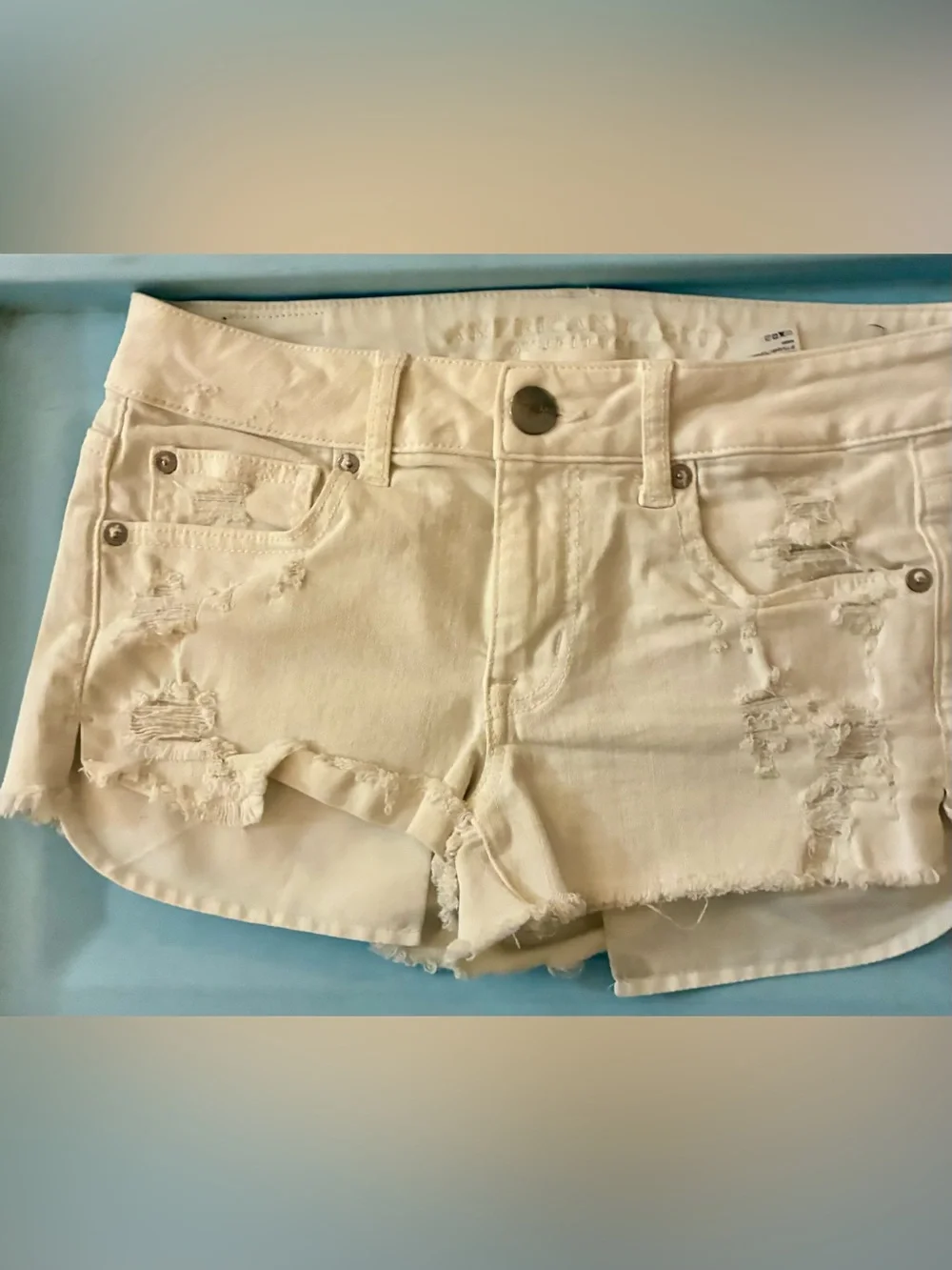 AMERICAN EAGLE High-Rise Distressed White Denim Shorts🌼